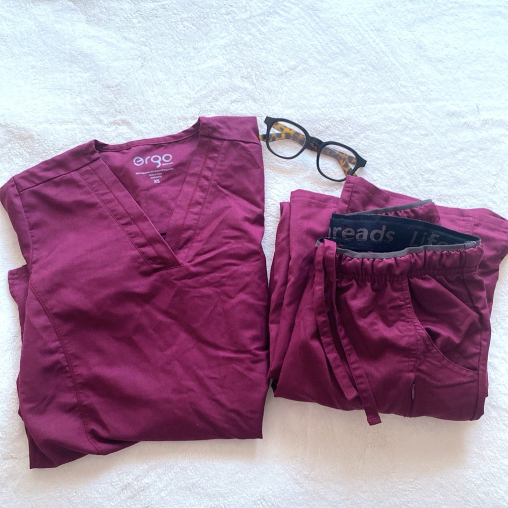 Life Threads Women's Ergo 2.0 scrub set